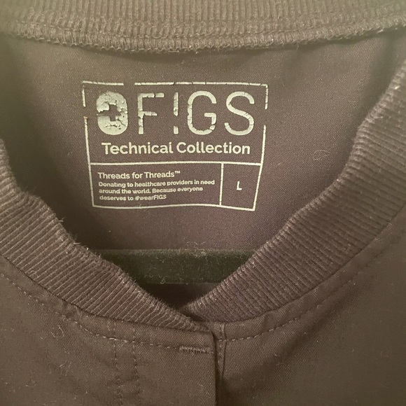 Figs L black scrub top USED - Picture 3 of 3